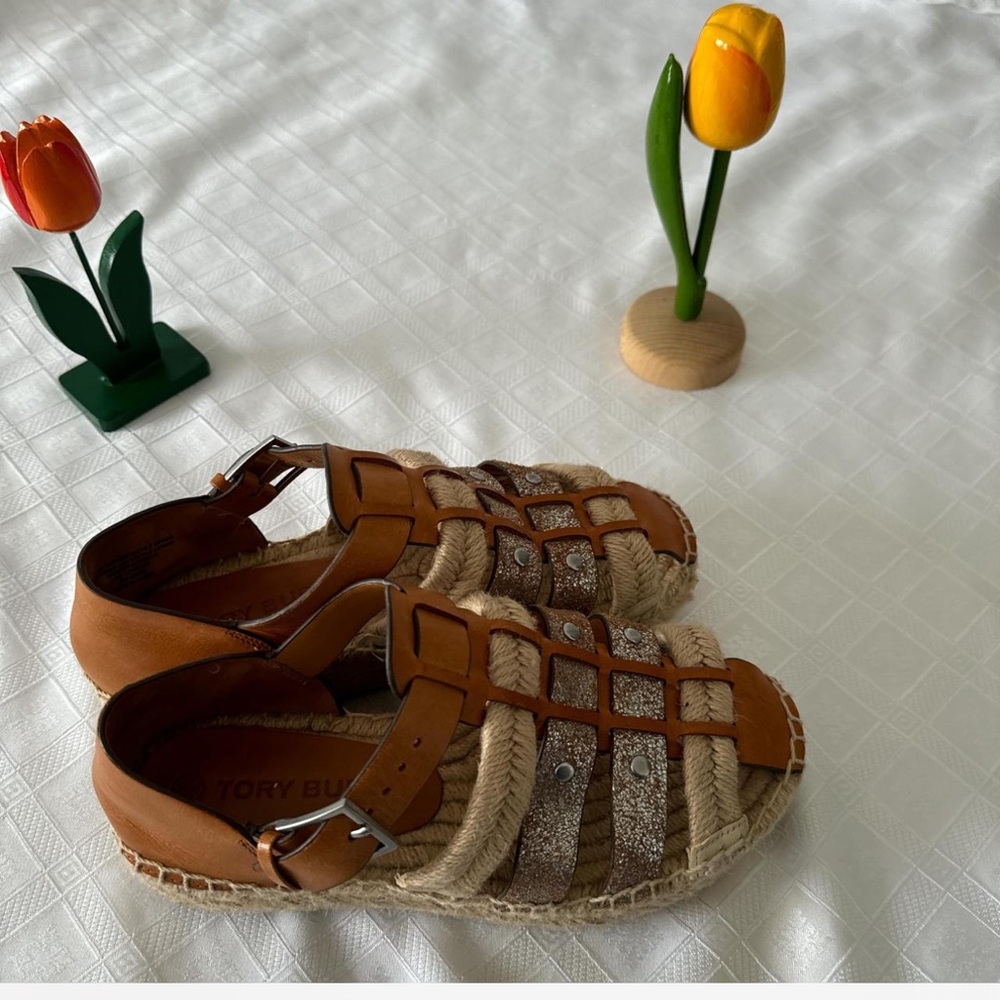 TORY BURCH • PLATFORM ESPADRILLES
Size US 6 • Excellent condition